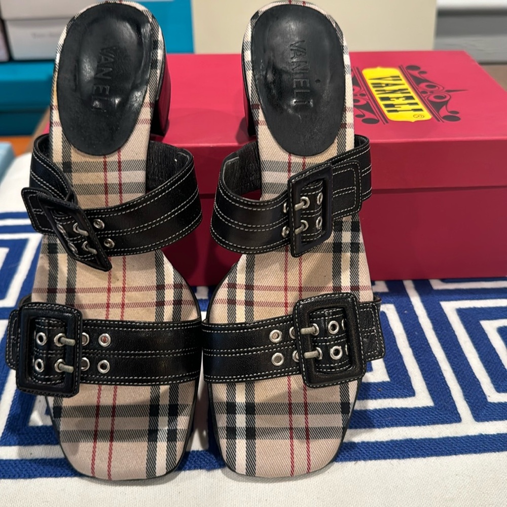 Vaneli kusair black Nappa sandal size 8M